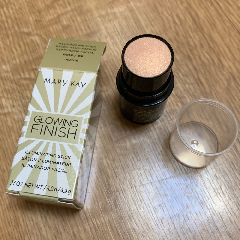 Mary Kay Glowing Finish Illuminating Stick Gold